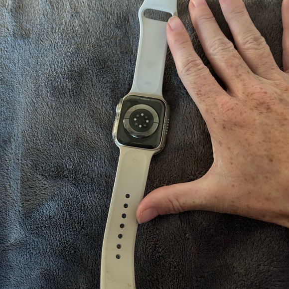 Apple Watch Series 8 GPS + Cellular Aluminum 45mm - Picture 3 of 6